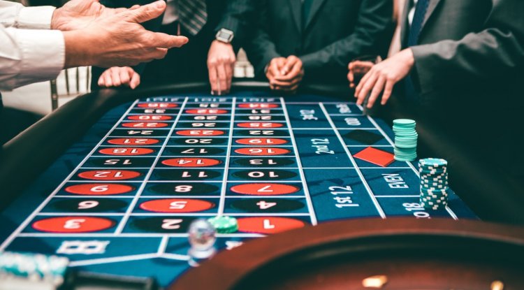 Playing at Online Casinos: A Guide for Travelers