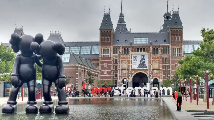 Top 5 Must&amp;See Attractions in Amsterdam: A Traveler’s Guide